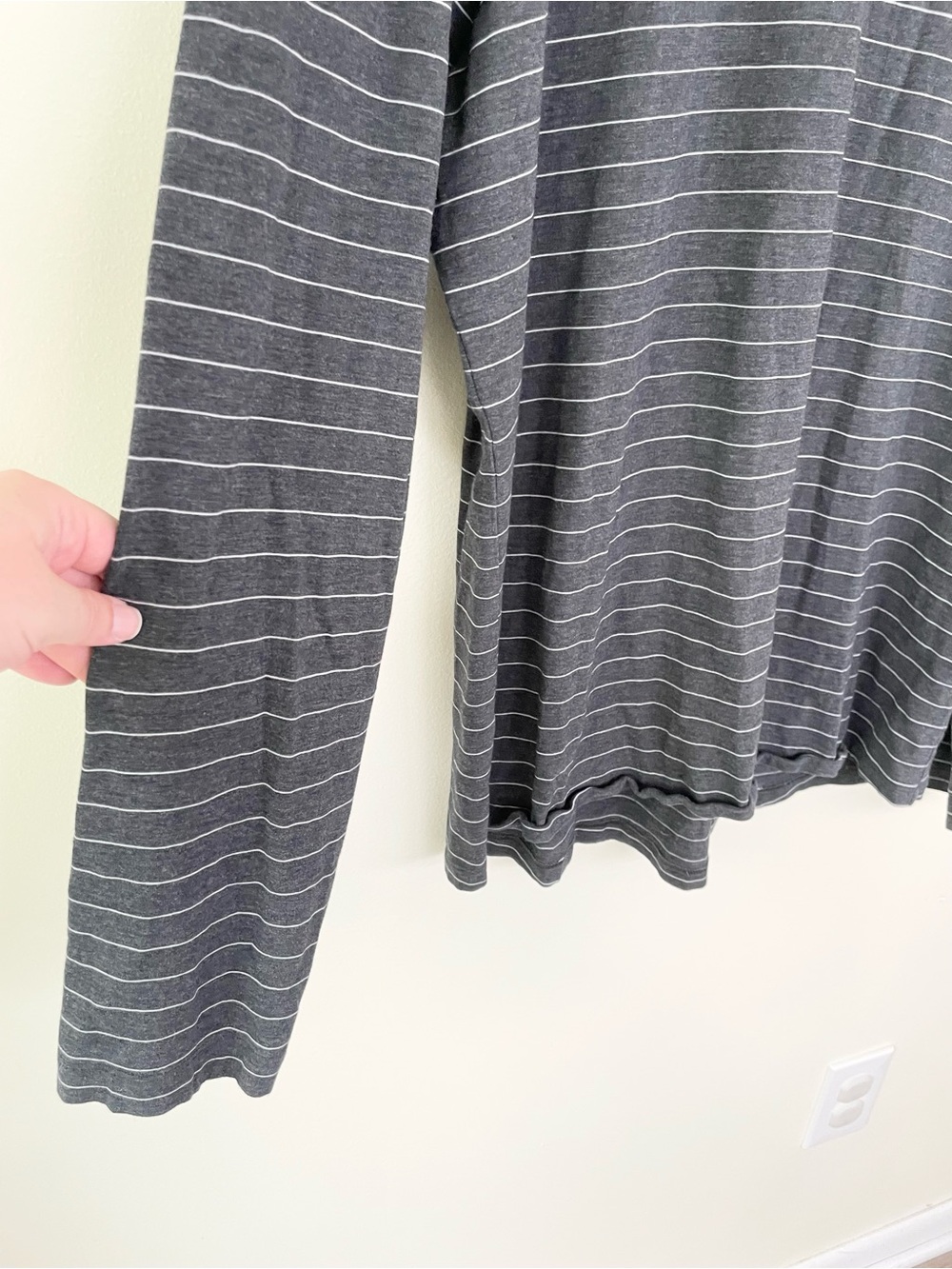 Lululemon 5 Year Basic Long Sleeve
Short Serve Stripe Heathered Black Moon Shine - Picture 7 of 10